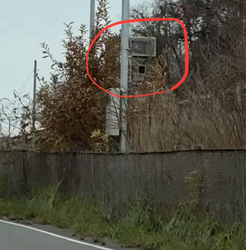 東北自動車道下り菅生PA付近の半固定式オービス